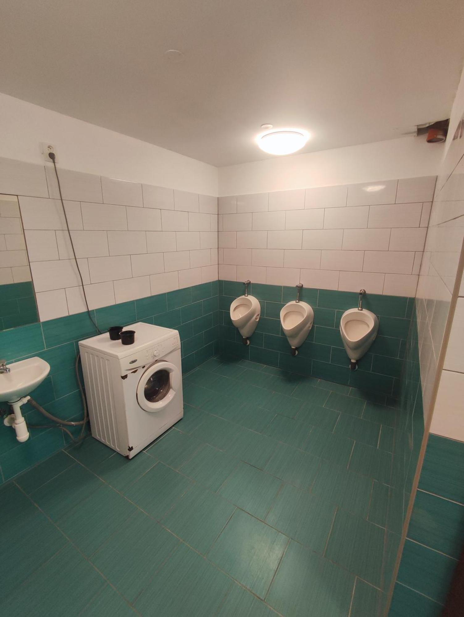 V Dřevěném Mobilheimu štít * Chlumec nad Cidlinou